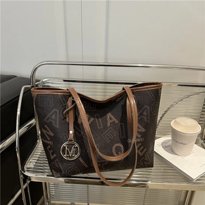 Large Capacity Tote Bag PU Leather Letter Print Urban Minimalist Underarm Shoulder Handbag With Metal Pendant For Women
