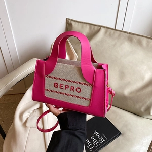 Sac à main bicolore carré à la mode avec imprimé BEPRO et détails en cuir fuchsia