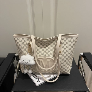Chic 2025 autumn large white tote bag with M-pattern and cute cloud plush charm