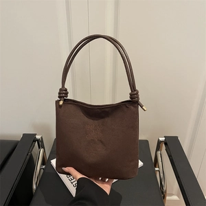 Sac seau marron minimaliste avec imprimé mode et design élégant à poignée nouée