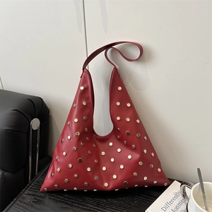 Dames Vintage Klinknagel Schoudertas Grote Capaciteit PU Leer Driehoek Hobo Tas Punk Stijl Mode Tote Handtas Dagelijks Streetwear