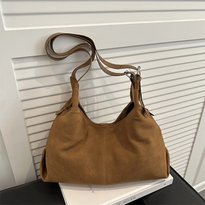 Brown suede hobo shoulder bag with large capacity for autumn and winter outfits