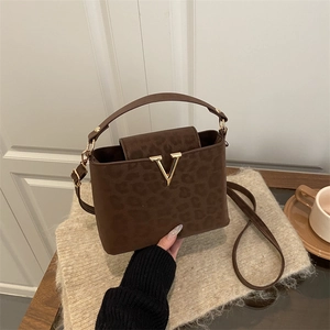 Fashion Leopard Print PU Leather Shoulder Bag For Women Gold V Metal Buckle Flap Crossbody Bag Commuting Square Handbag