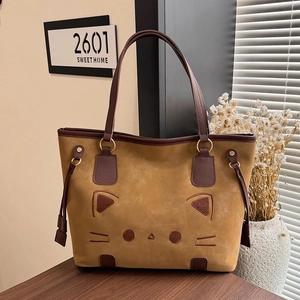 Grand sac cabas rétro en daim marron avec détails de broderies de chat minimalistes