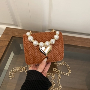 Mini Gewebte PU Leder Umhängetasche Für Damen Herzschloss Künstliche Perlengriff Kette Schulter Handtasche Sommer Mode Quadratische Tasche