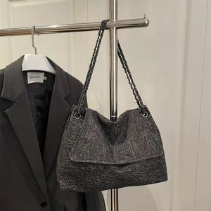 Large capacity dark grey tote bag with metal chain strap and minimalist metal trim