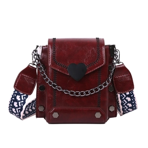 Retro burgunderrote PU Leder Umhängetasche mit Herzschließe und Jacquard Riemen