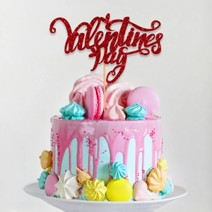 Decoración roja brillante Valentine's Day para pasteles sobre tarta rosa y azul