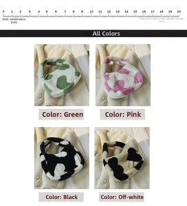 Détail de mini sacs en peluche à motif vache en vert, rose, noir et blanc cassé de 20cm