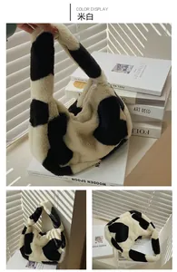 Détail du sac seau en fausse fourrure motif vache avec fermeture éclair