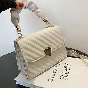 Bolso de Hombro Acolchado para Mujer Con Asa Fruncida Hebilla de Corazón Metal Bolso de Bandolera de Cuero PU