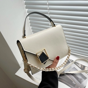 Women Minimalist PU Leather Square Shoulder Bag With Chain Geometric Buckle Handbag Crossbody Bag For Daily Commuting Ladies