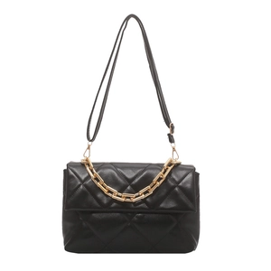 Sac à bandoulière classique en cuir PU noir matelassé avec décoration chaîne dorée