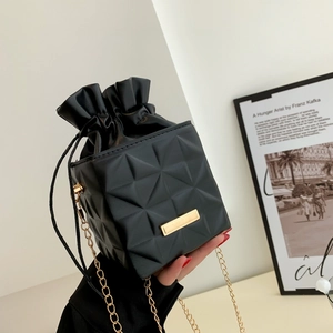 Women Retro PU Leather Quilted Bucket Bag With Gold Chain Strap Drawstring Closure Mini Geometric Shoulder Crossbody Bag