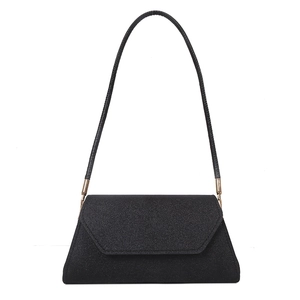Schicke schwarze Glitzer-Abendtasche in Trapezform mit elegantem goldener Kette