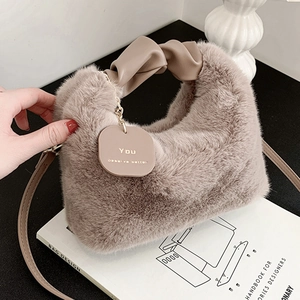 Sac à Main en Fausse Fourrure pour Femmes Avec Poignée en Cuir Plissée Sac Bandoulière Élégant à Chaîne Dorée
