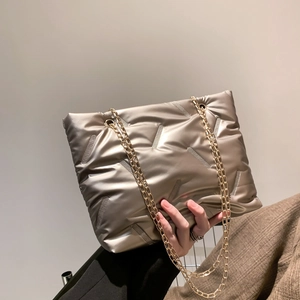 Damen Metallic Gesteppte Puffer Umhängetasche Große Kapazität Tote Bag Mit Goldener Kette Mode Pendeln Schultertasche
