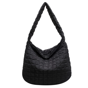 Quilted puffy shoulder bag in black nylon with large capacity for winter daily use