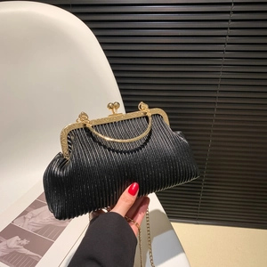 Modische schwarze Plissee-Abendtasche mit goldenem Griff und Kette für Damen