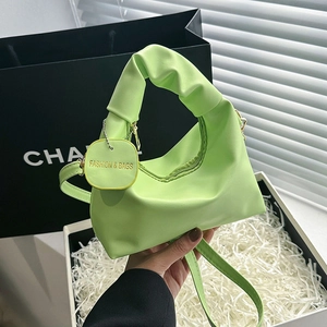 Borsa tote verde neon in ecopelle con manico plissettato e tracolla rimovibile