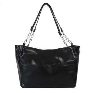 Retro black large-capacity tote bag with glossy leather finish and metal chain handle