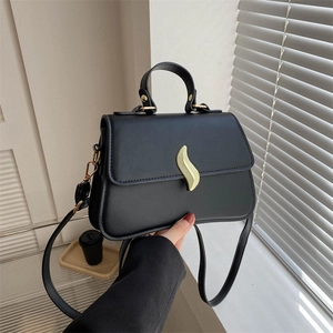 Sac Bandoulière Femme en Cuir PU Mode Couleur Unie Petit Sac Carré à Main Avec Fermoir Vague Dorée Sac pour Usage Quotidien