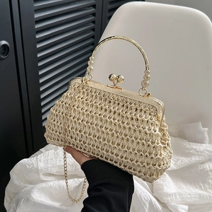 Borsa a tracolla in paglia intrecciata con manico floreale dorato e chiusura a scatto