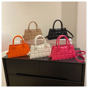 Mini sacs carrés matelassés en orange, kaki, noir, blanc et fuchsia en cuir PU de qualité