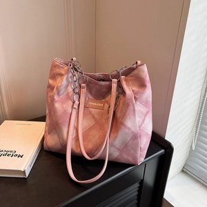 Pink checkered tote bag with leather tag and metal chain strap for women fashion