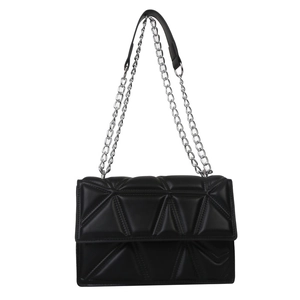 Borsa a tracolla trapuntata geometrica nera con catena in argento minimalista