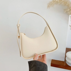 Sac hobo minimaliste en cuir PU mat beige avec bandoulière réglable et détails dorés chic