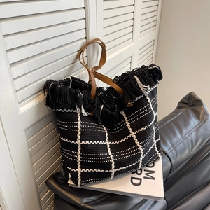 Women Checkered Crochet Tote Bag With Fringe Tassel Large Capacity Bohemian Knit Shoulder Bag Casual Urban Handbag