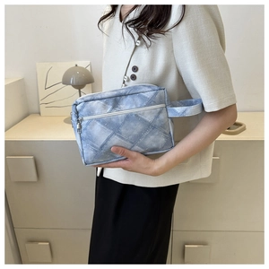 Trousse de toilette de voyage à carreaux en denim bleu avec sangle et fermeture éclair