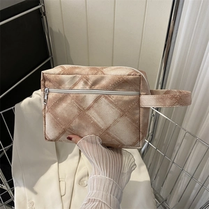 Trousse de toilette de voyage à carreaux à la mode avec fermetures éclair argentées