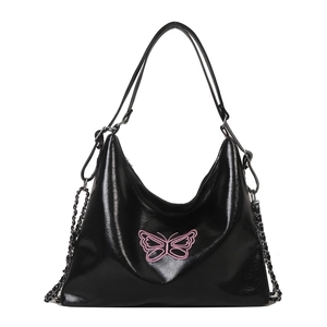 Minimalistische schwarze Schultertasche aus weichem Leder mit großer rosa Schmetterlingsstickerei