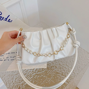Fashionable white pleated cloud shoulder bag with decorative pearl and floral chain strap