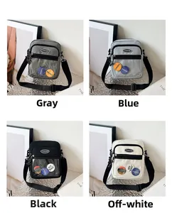 Collage de bolsos bandolera de lona en cuatro colores con bolsillos frontales de PVC