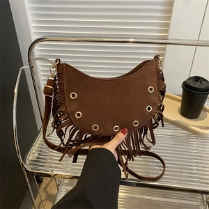 Sac à Épaule Demi-lune à Glands Aspect Daim Bohème Avec Oeillets Métalliques Sac Bandoulière Décontracté Pour Femme Travail