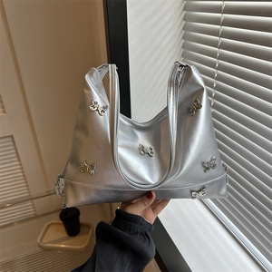 Sac à bandoulière argenté Y2K avec décor papillon et grande capacité fourre-tout
