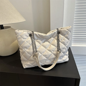 Women Fashion Quilted Diamond Lattice Tote Bag Large Capacity PU Leather Metal Chain Strap Urban Simple Shoulder Bag Handbag
