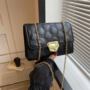 Borsa a Tracolla da Donna alla Moda in Pelle PU Trapuntata Piccola Borsa Quadrata con Catena d'Oro e Fibbia in Metallo Borsa Semplice