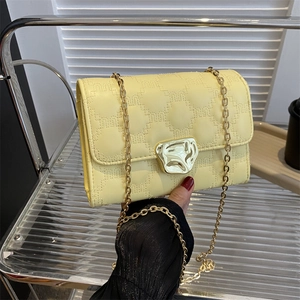 Borsa a tracolla giallo limone in pelle PU trapuntata con catena d'oro e fibbia astratta