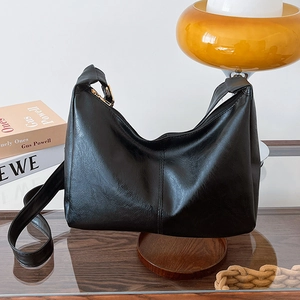 Large Capacity Hobo Shoulder Bag For Women Vintage PU Leather Underarm Bag Commuting Messenger Bag With Adjustable Strap