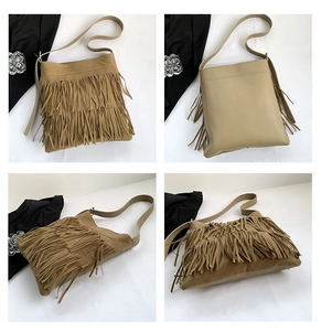 Detailansicht der khakifarbenen Umhängetasche mit mehrlagigen Fransen und Boho-Stil