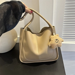 Women Retro Large Capacity PU Leather Tote Bag Commuter Shoulder Bag With Magnetic Buckle Plush Charm Versatile Work Handbag