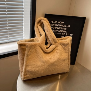 Mode Damen Kunstpelz Plüsch Tragetasche Weich Große Kapazität Herbst Winter Schultertasche Koreanischer Stil Einfarbig Handtasche