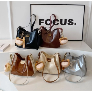 Detailed display of fashionable bucket bags in five colors with plush charm accessories
