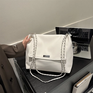 Sac à Épaule en Cuir PU à Chaîne de Grande Capacité pour Femmes Sac Cabas Sous les Bras Vintage Avec Fermeture Magnétique Sac à Main Élégant pour le Quotidien