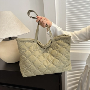 Chic olive green quilted tote bag with diamond pattern for autumn and winter fashion