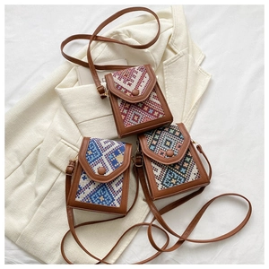 Détails de petits sacs bandoulière bohèmes en tissu tissé avec garniture en cuir marron